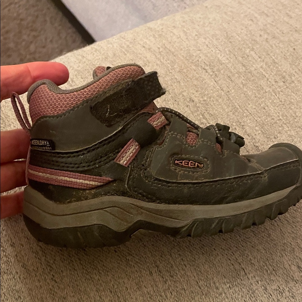 KEEN Kids' Grey and Pink Boots
